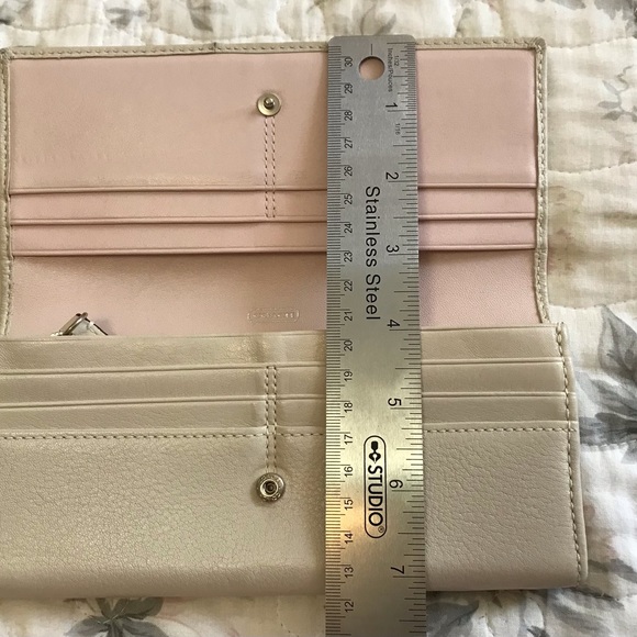Coach, vintage cream coloured wallet - Picture 4 of 8